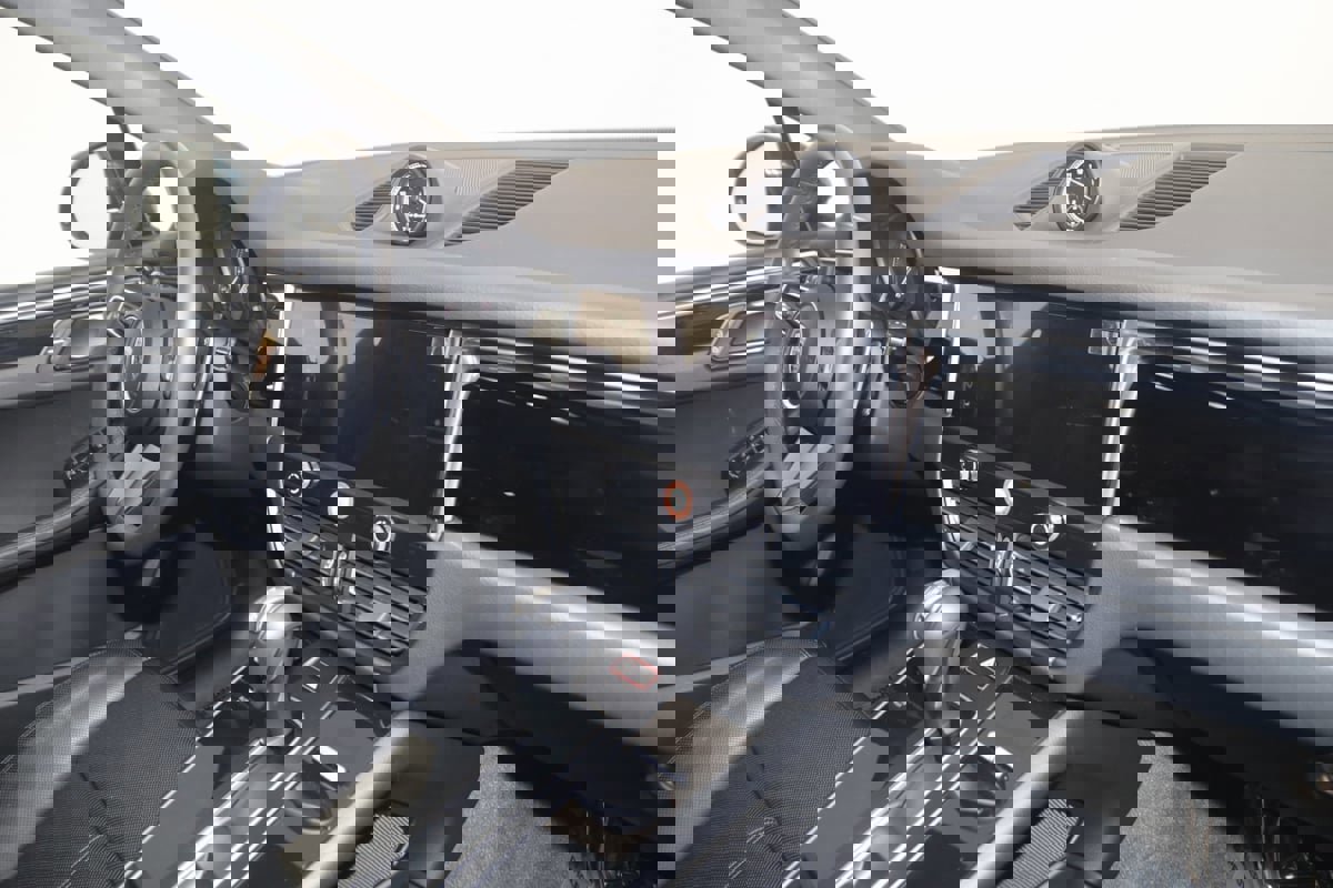 Used 2025 Porsche Macan image 50