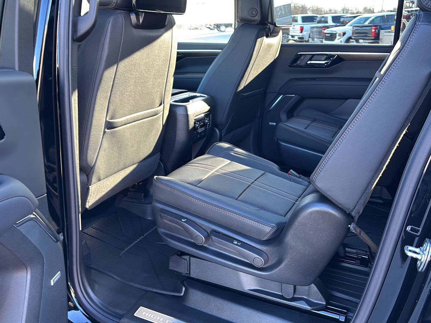 New 2026 Chevrolet Suburban High Country image 18