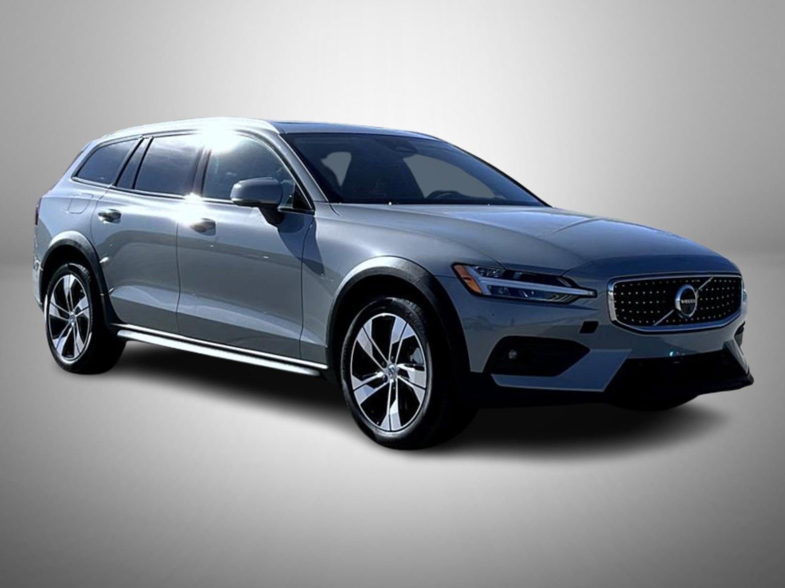 Used 2025 Volvo V60 B5 Cross Country Plus AWD/4WD image 3