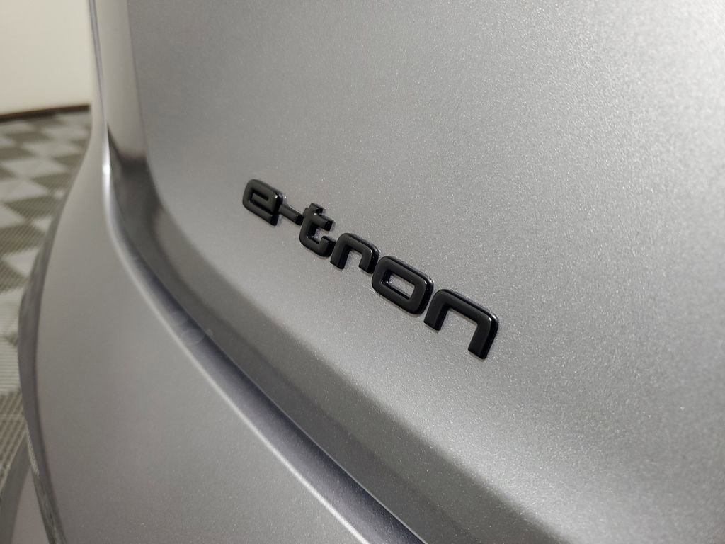 Used 2023 Audi e-tron Premium Plus w/ Premium Plus Package image 8