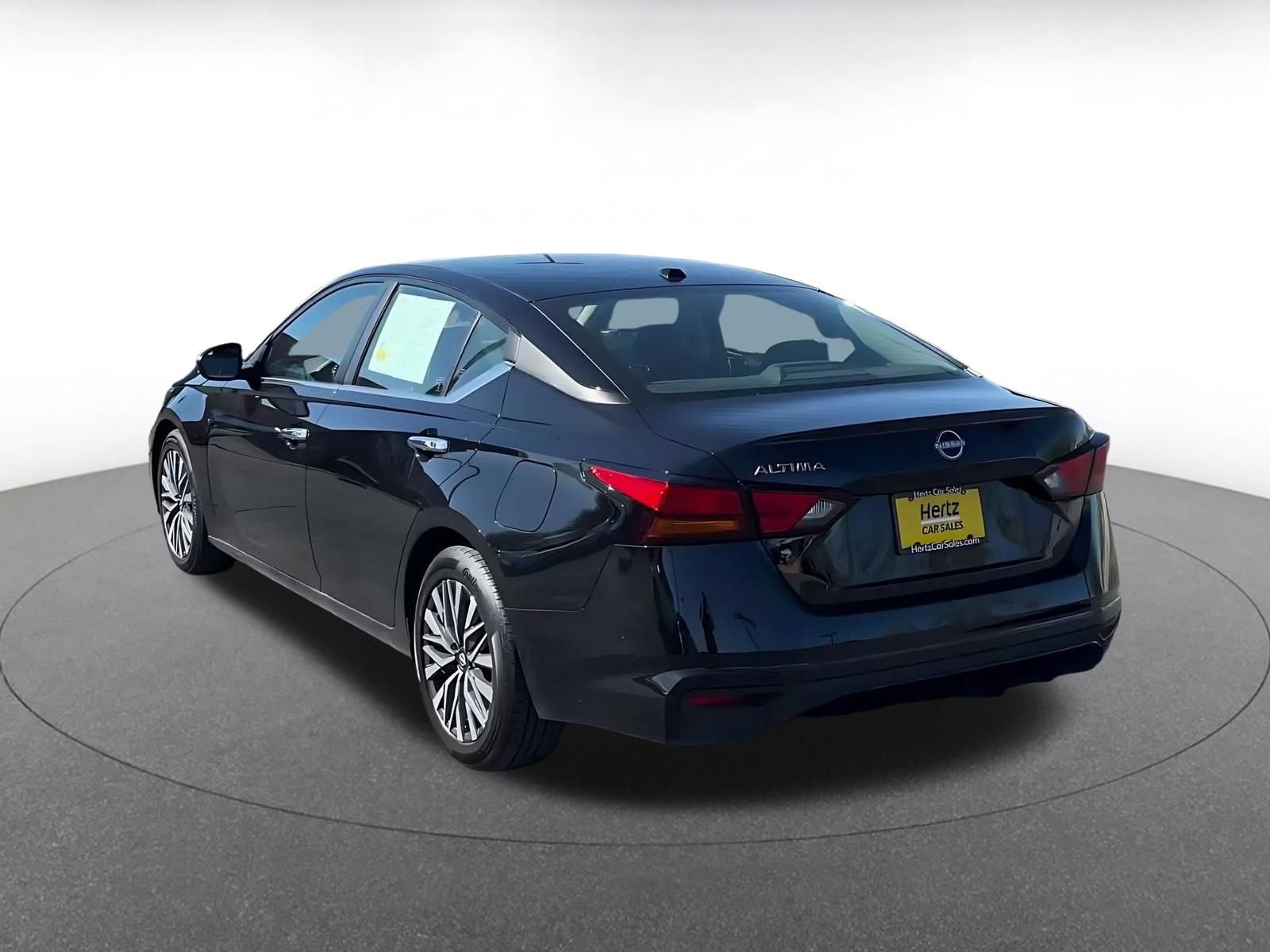 Used 2025 Nissan Altima 2.5 SV FWD image 10