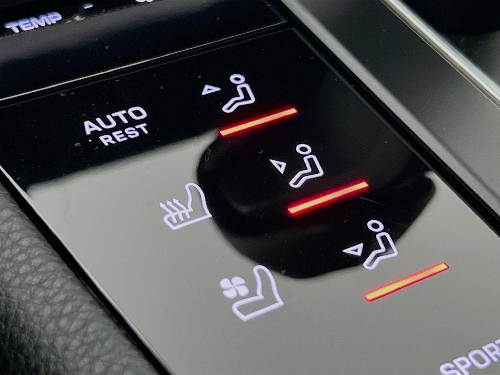 Certified 2024 Porsche Macan S AWD/4WD image 23