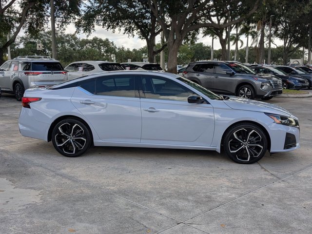 Used 2024 Nissan Altima 2.5 SR FWD video 4