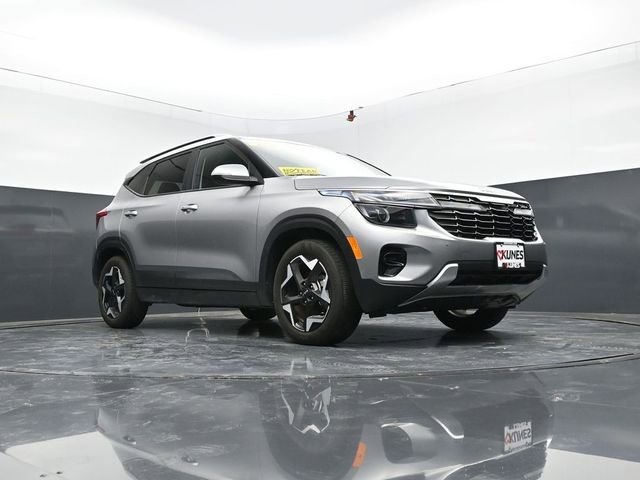 Used 2025 Kia Seltos S FWD image 46