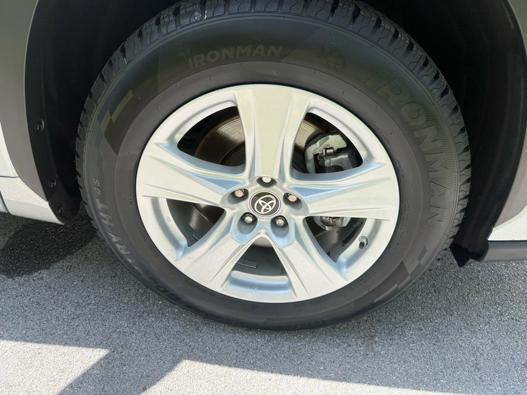 Used 2020 Toyota Highlander L FWD image 14