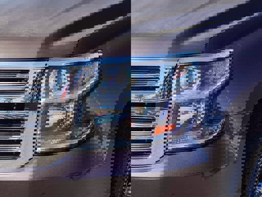 Used 2015 Chevrolet Suburban LTZ image 8