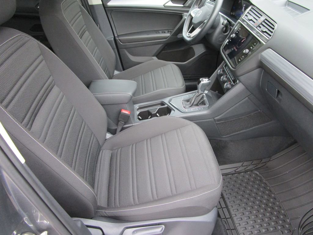 Used 2024 Volkswagen Tiguan S image 18
