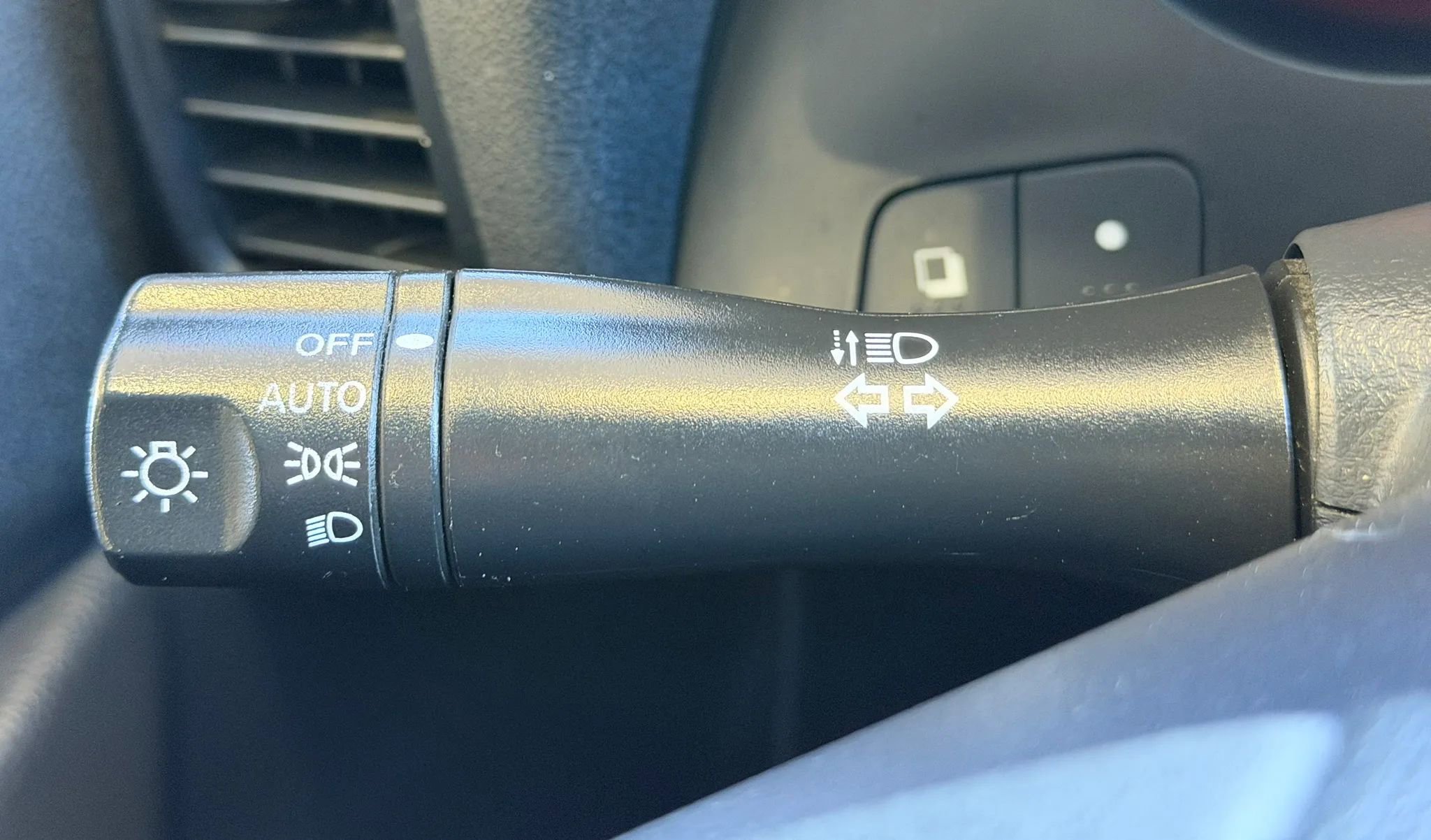 Used 2010 Nissan Altima 3.5 SR image 11