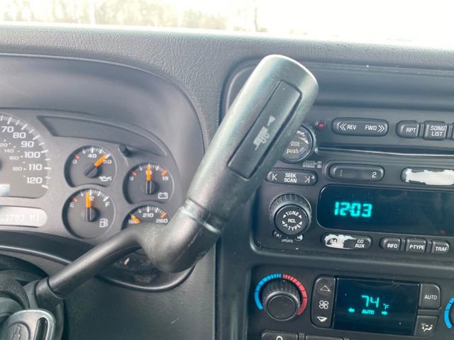 Used 2003 Chevrolet Avalanche 4x4 w/ Suspension Package, Off-Road image 10