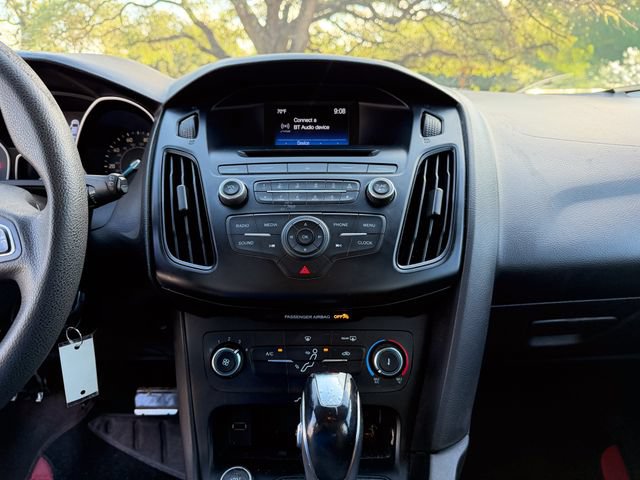 Used 2015 Ford Focus SE FWD image 13