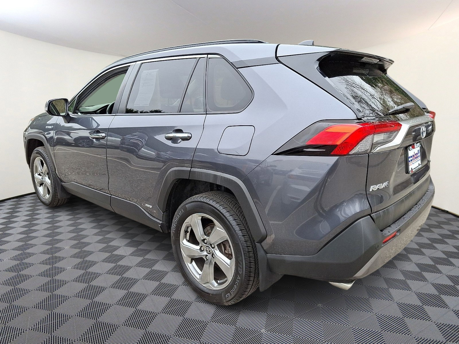 Used 2020 Toyota RAV4 Limited w/ Carpet Mat Package AWD/4WD image 4