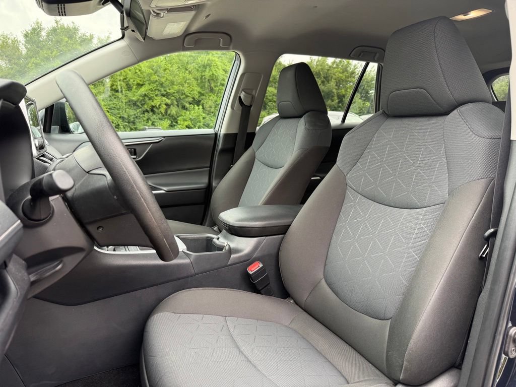 Used 2025 Toyota RAV4 XLE FWD image 8