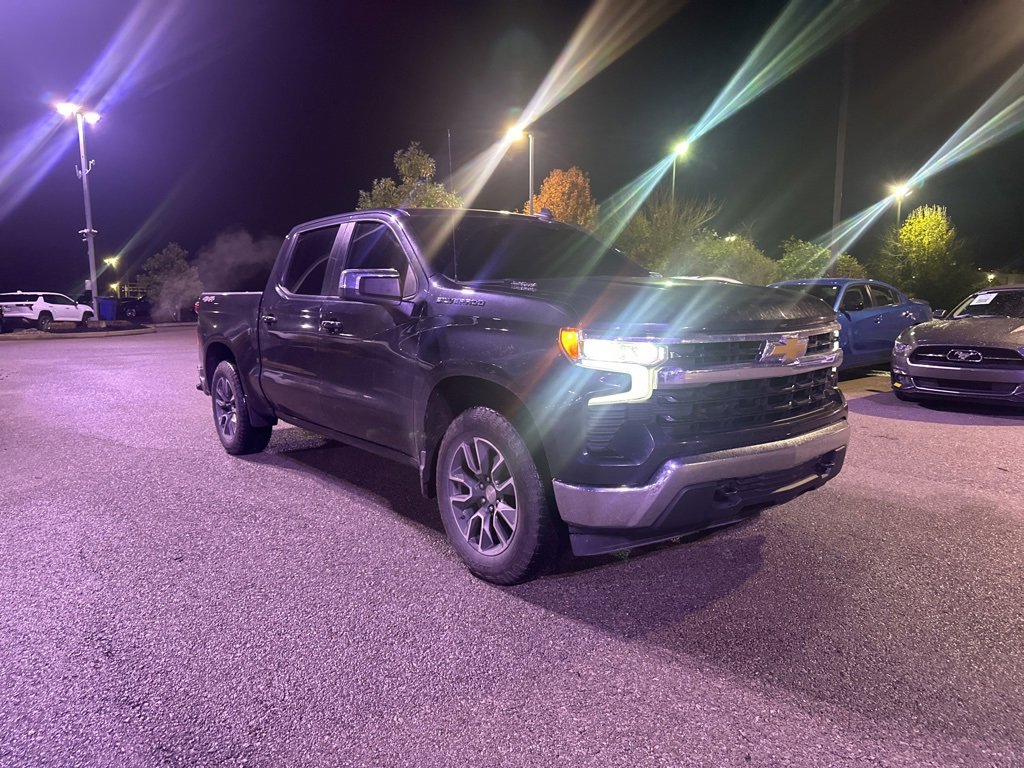 Used 2024 Chevrolet Silverado 1500 LT image 3
