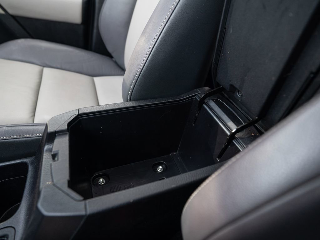 Used 2014 Toyota RAV4 Limited w/ Technology Package AWD/4WD image 32