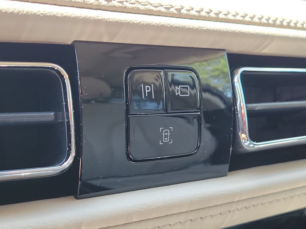 Used 2023 Lincoln Nautilus FWD w/ Premium Package image 30