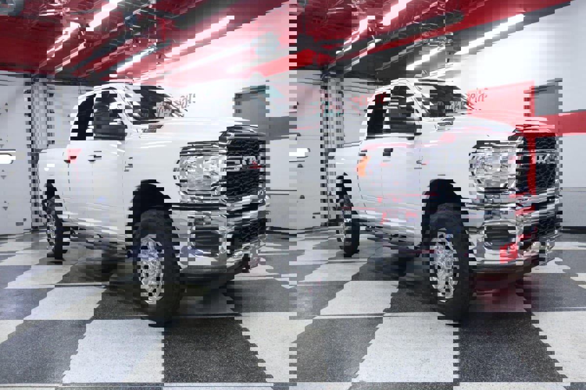 Used 2024 RAM 3500 Tradesman w/ Chrome Appearance Group image 2