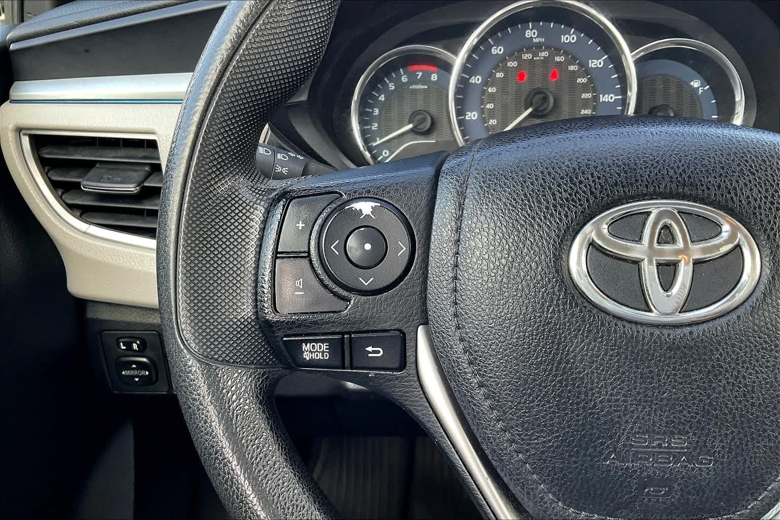 Used 2015 Toyota Corolla LE FWD image 23