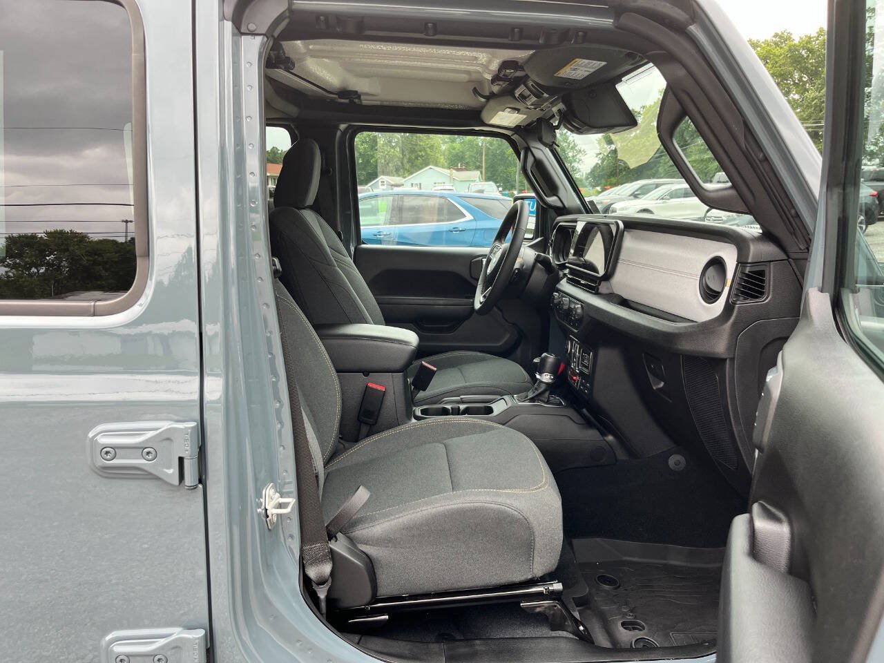 Used 2024 Jeep Gladiator Sport AWD/4WD image 11