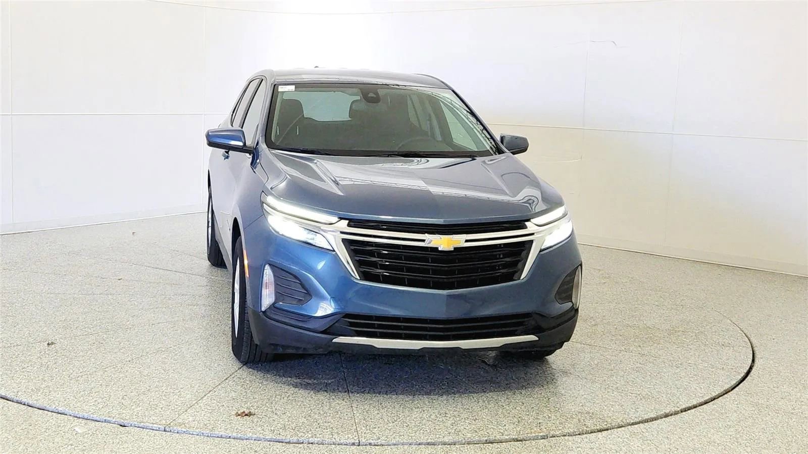 Used 2024 Chevrolet Equinox LT w/ LPO, Floor Liner Package FWD image 2