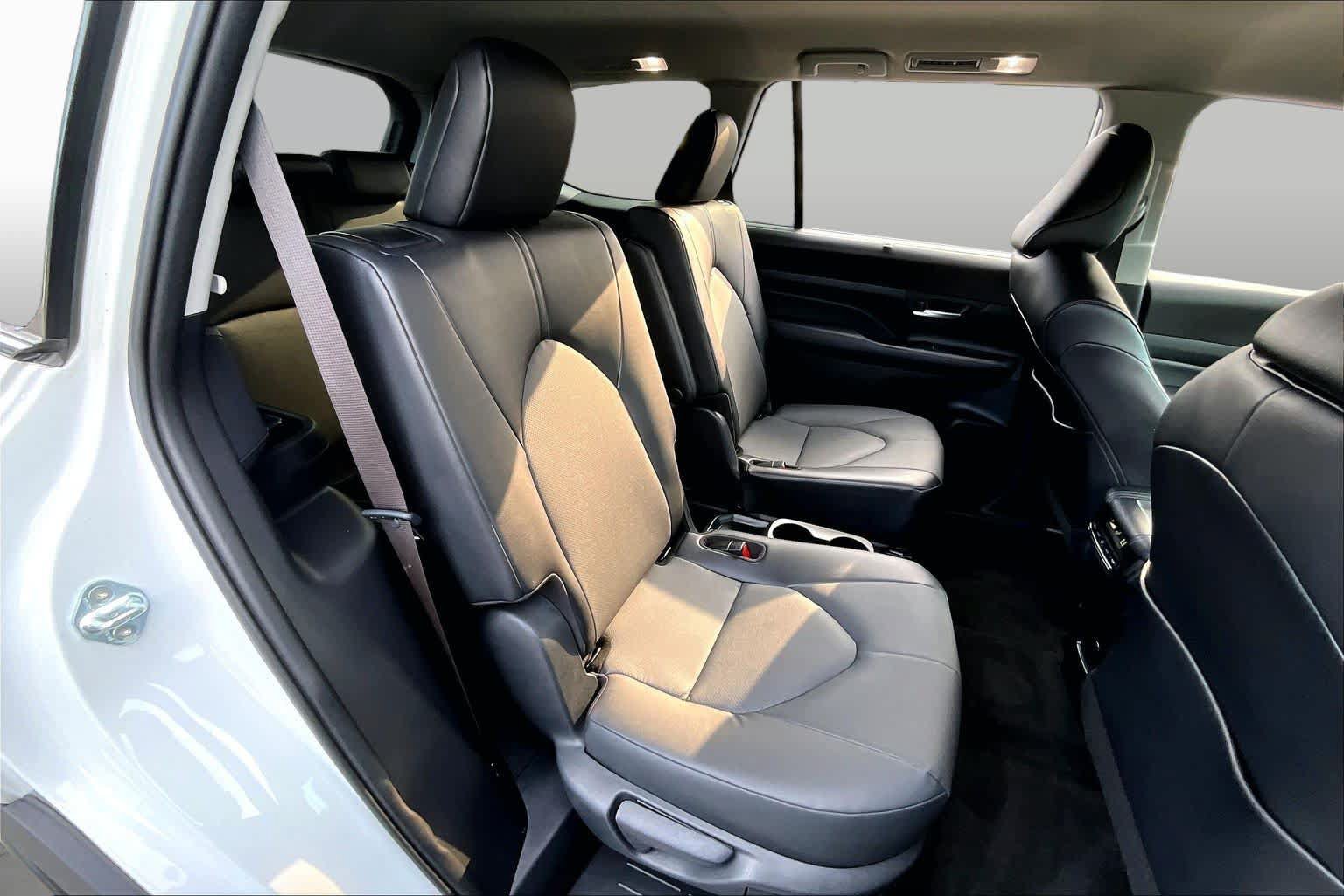Used 2024 Toyota Grand Highlander AWD image 20