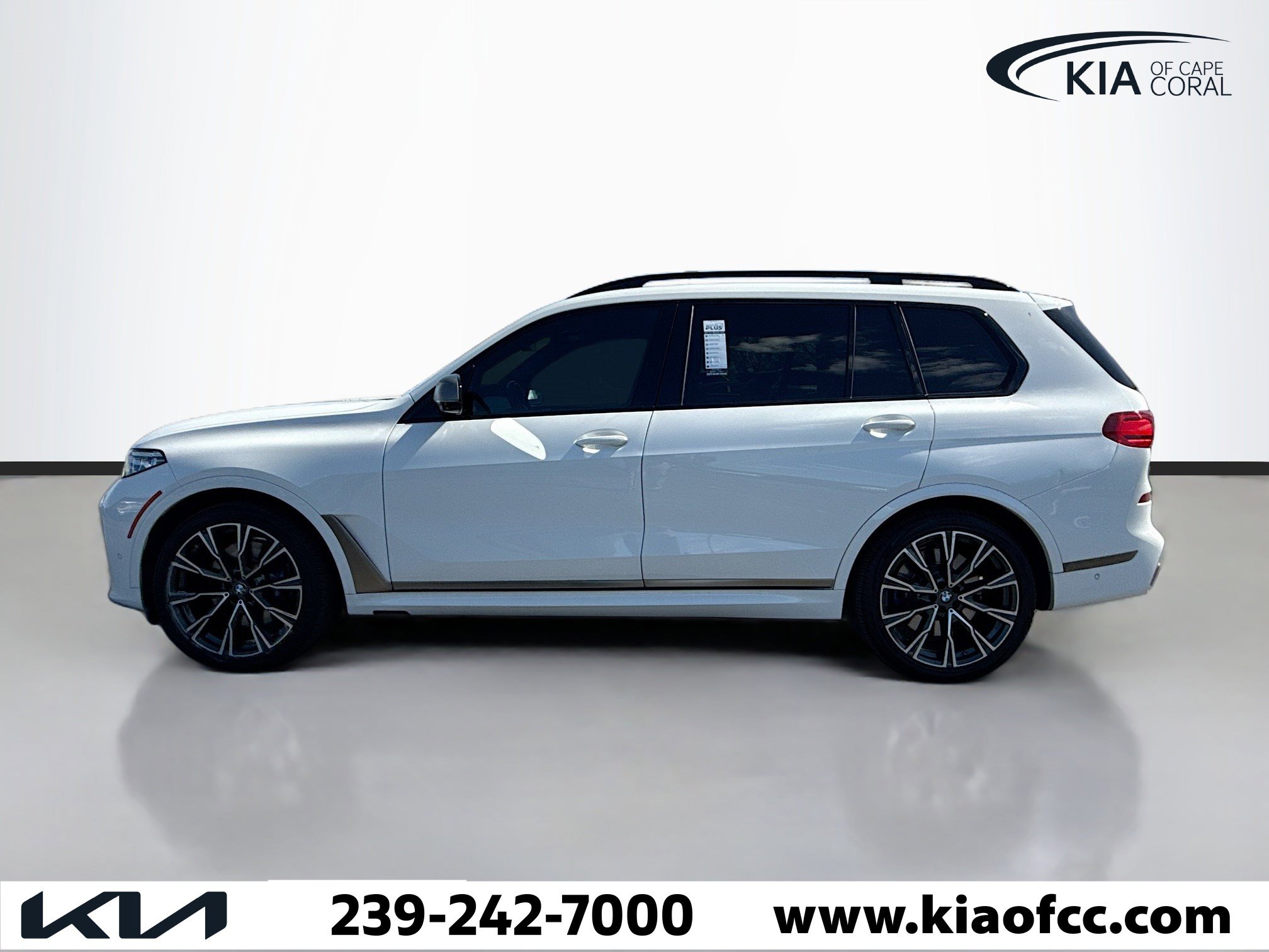 Used 2020 BMW X7 M50i w/ Executive Package image 2