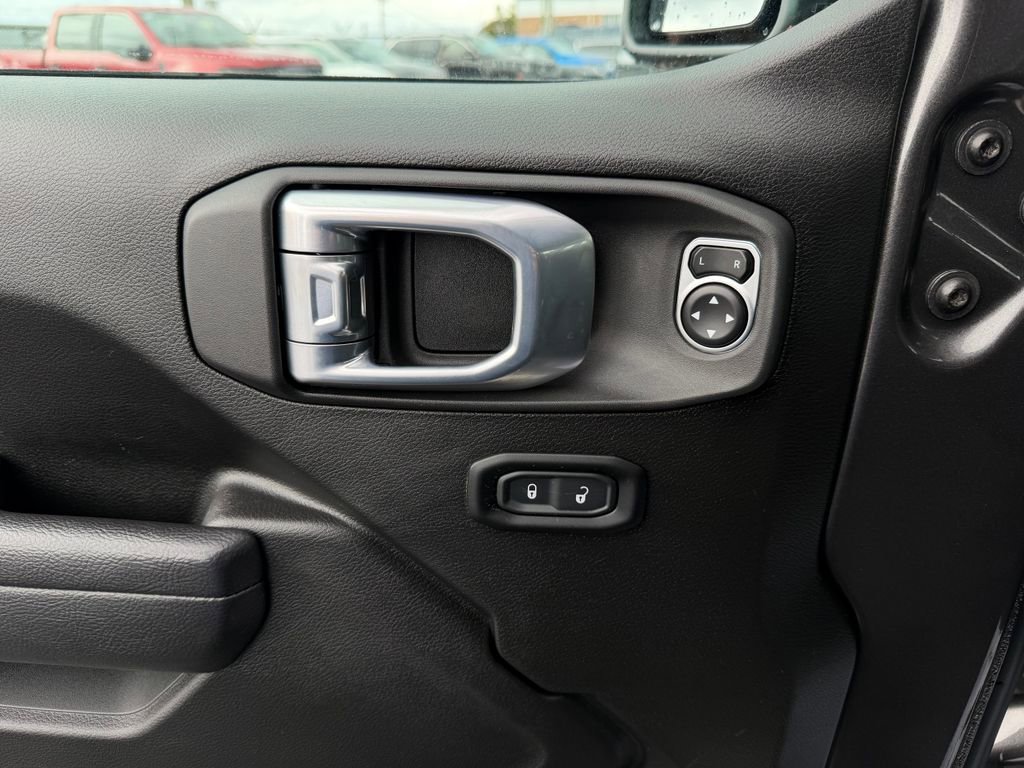 Used 2024 Jeep Gladiator Rubicon w/ Technology Group image 20