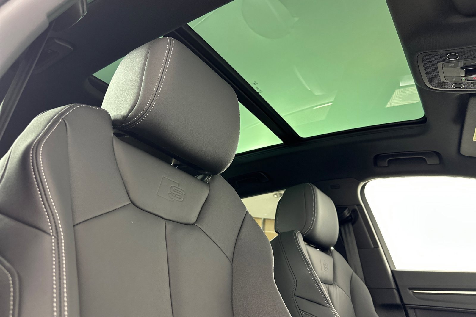 Used 2025 Audi Q3 2.0T Premium w/ Convenience Package image 16