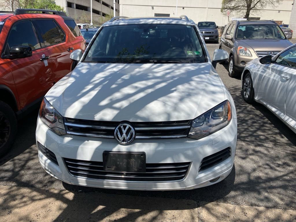 Used 2014 Volkswagen Touareg Executive image 3