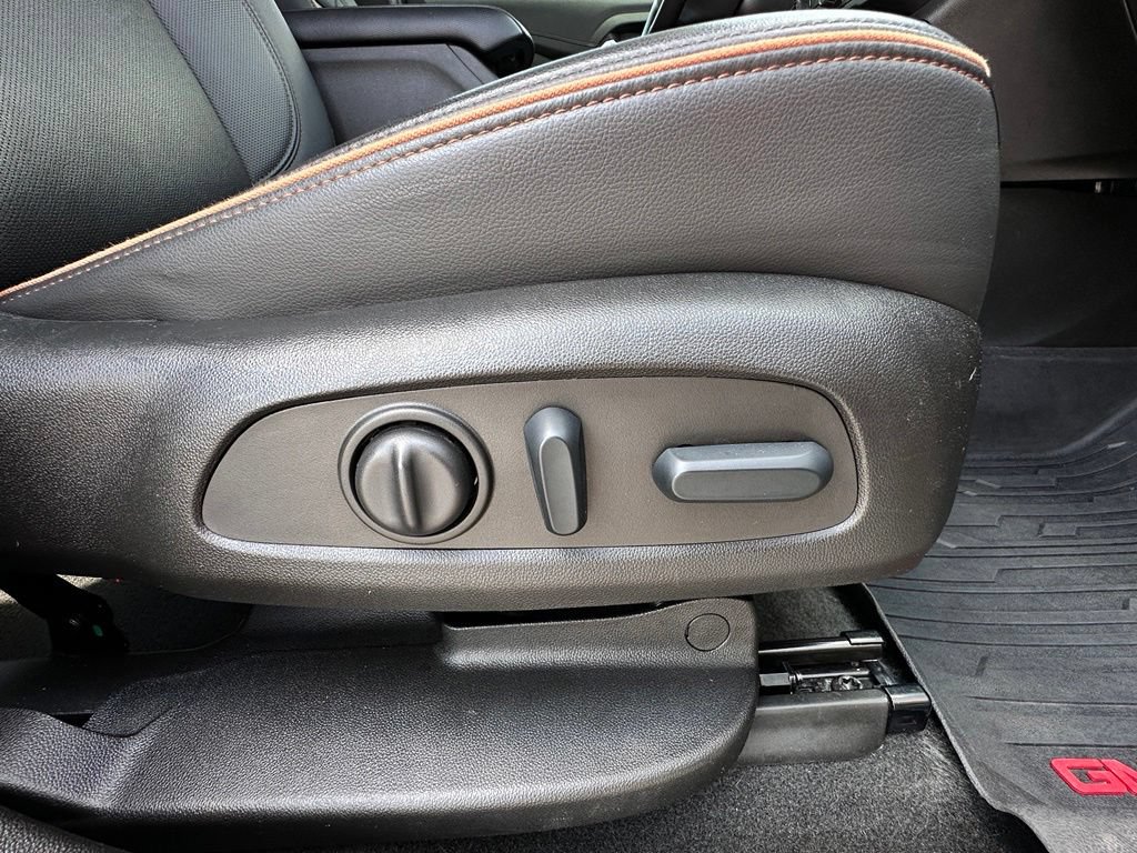 Used 2022 GMC Acadia AT4 w/ Technology Package AWD/4WD image 13