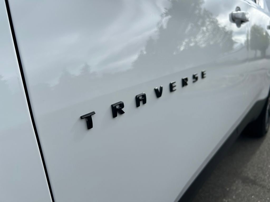 Used 2023 Chevrolet Traverse RS image 32