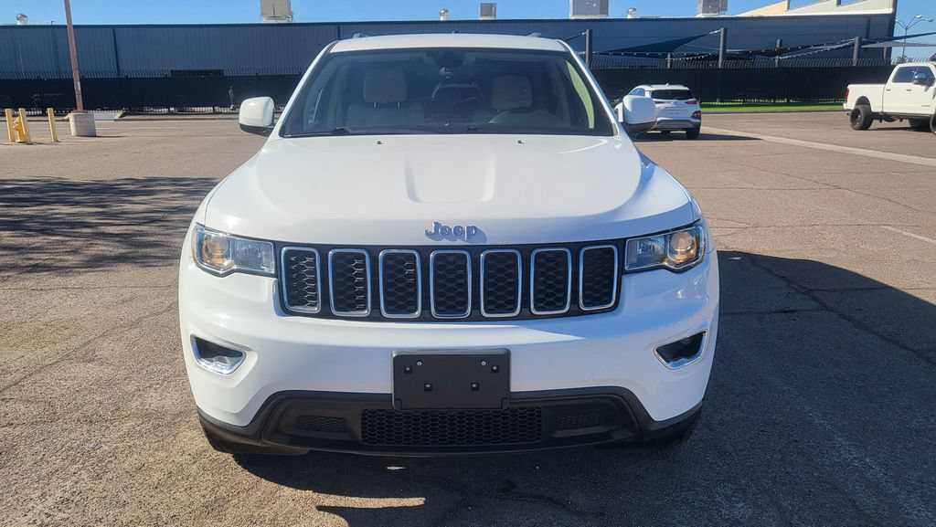 Used 2018 Jeep Grand Cherokee Laredo AWD/4WD image 3
