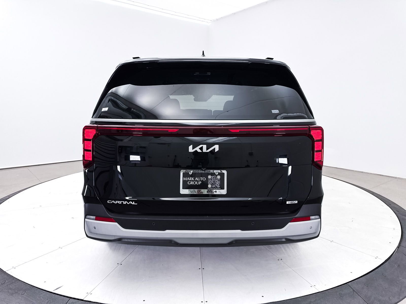 Used 2025 Kia Carnival EX image 17