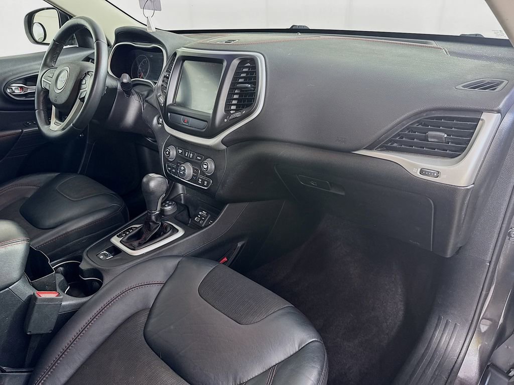 Used 2016 Jeep Cherokee Trailhawk w/ Comfort/Convenience Group AWD/4WD image 34