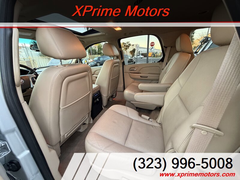 Used 2011 Cadillac Escalade Luxury AWD/4WD image 28