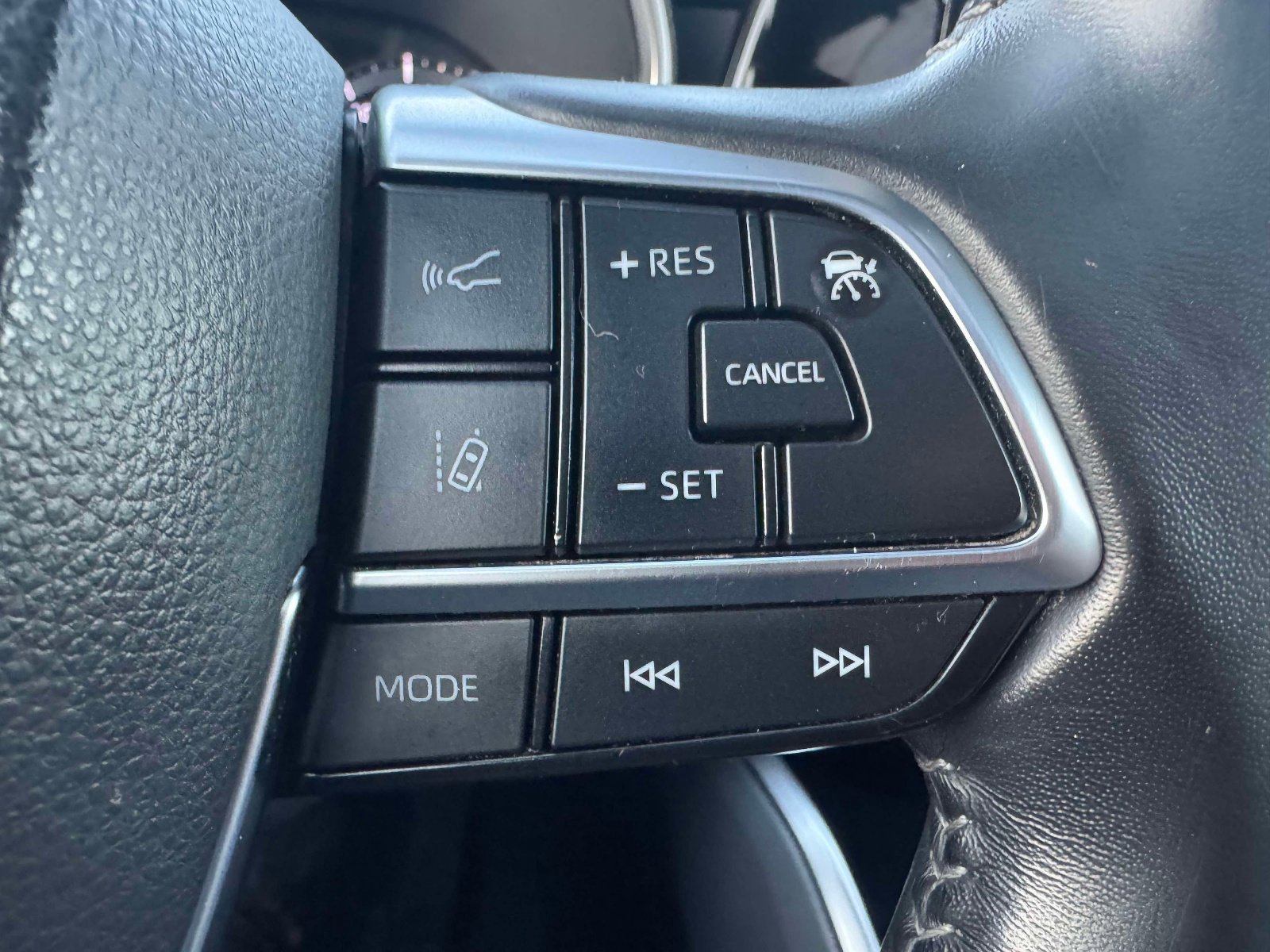 Used 2021 Toyota Highlander XLE image 39