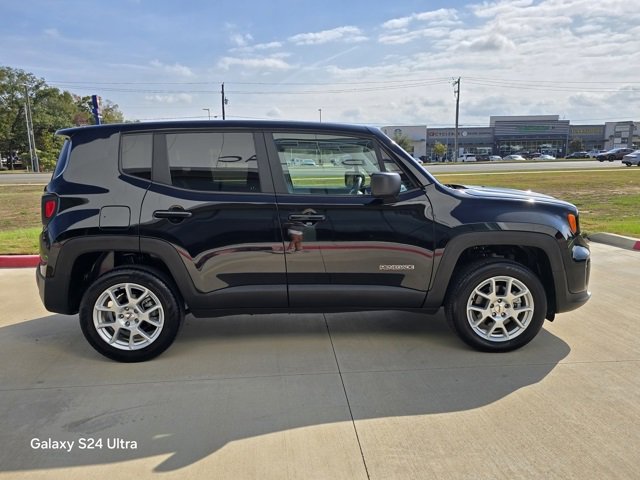 Used 2023 Jeep Renegade Latitude image 6