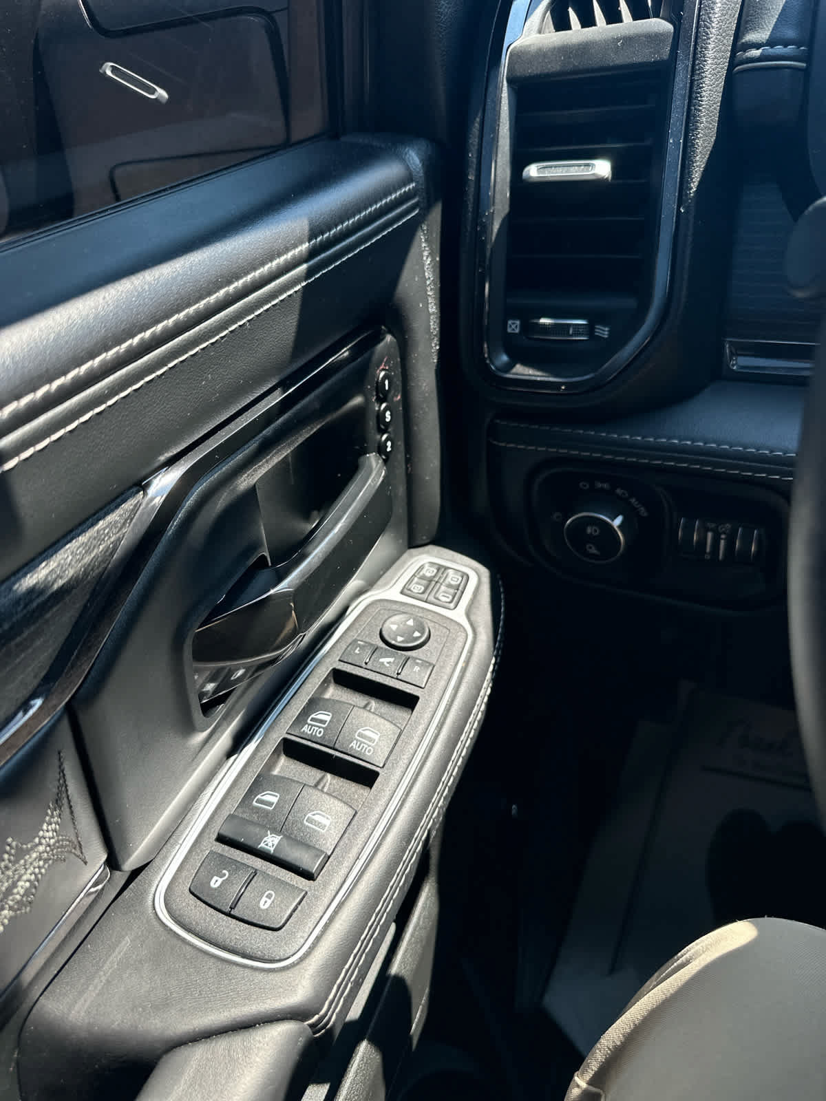 Used 2024 RAM 3500 Limited AWD/4WD image 19