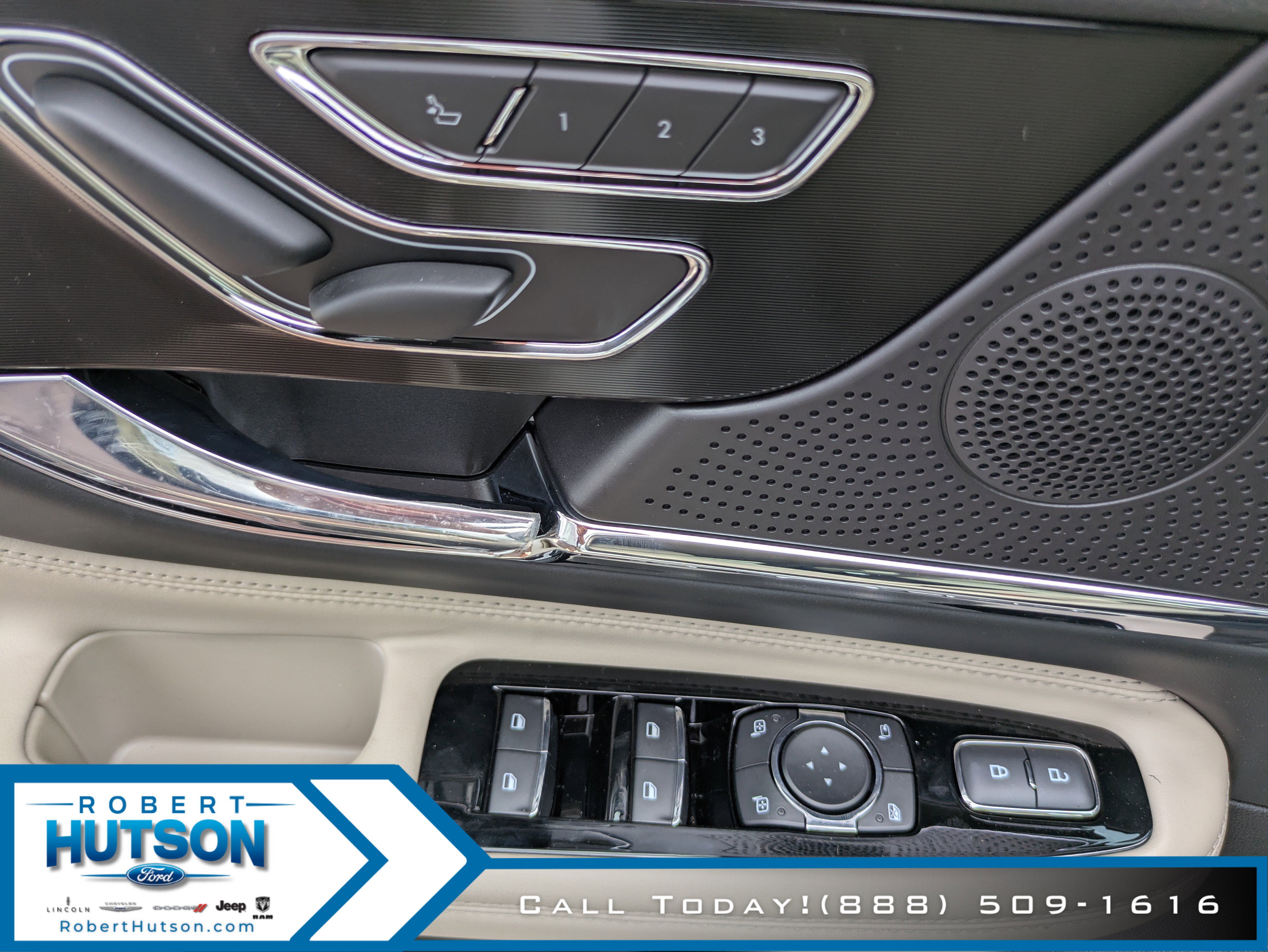 New 2025 Lincoln Corsair Grand Touring image 17