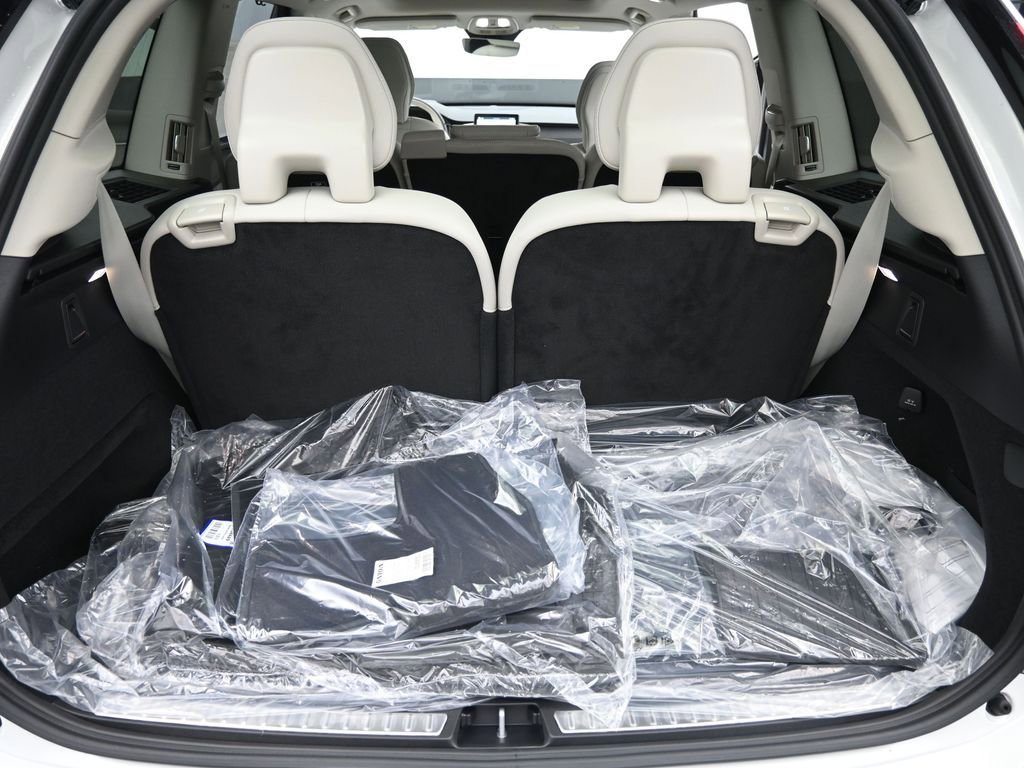 New 2026 Volvo XC90 B6 Ultra w/ Protection Package image 18