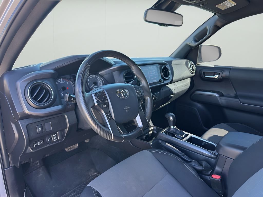 Used 2020 Toyota Tacoma TRD Off-Road w/ Technology Package image 15