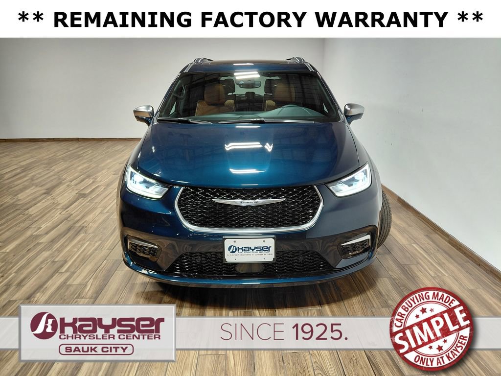 Used 2024 Chrysler Pacifica Pinnacle w/ Trailer Tow Group FWD image 3