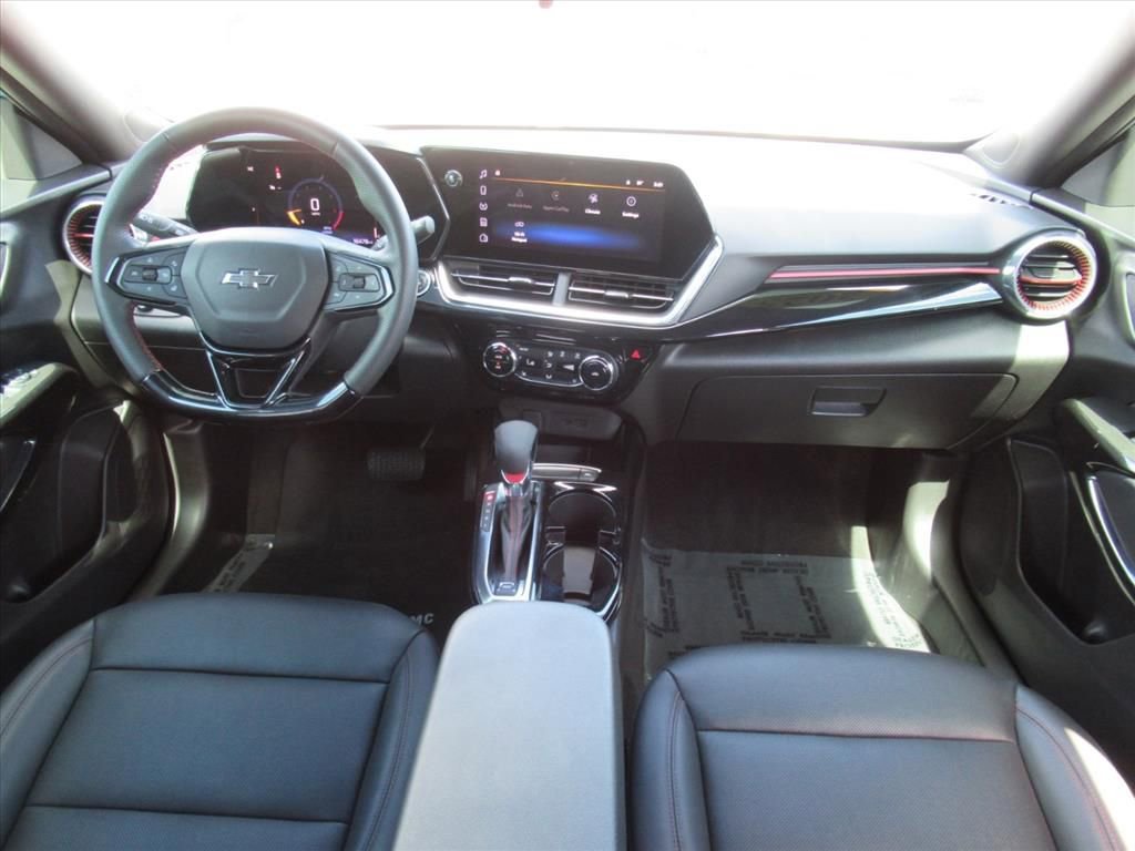 Used 2025 Chevrolet Trax RS image 11