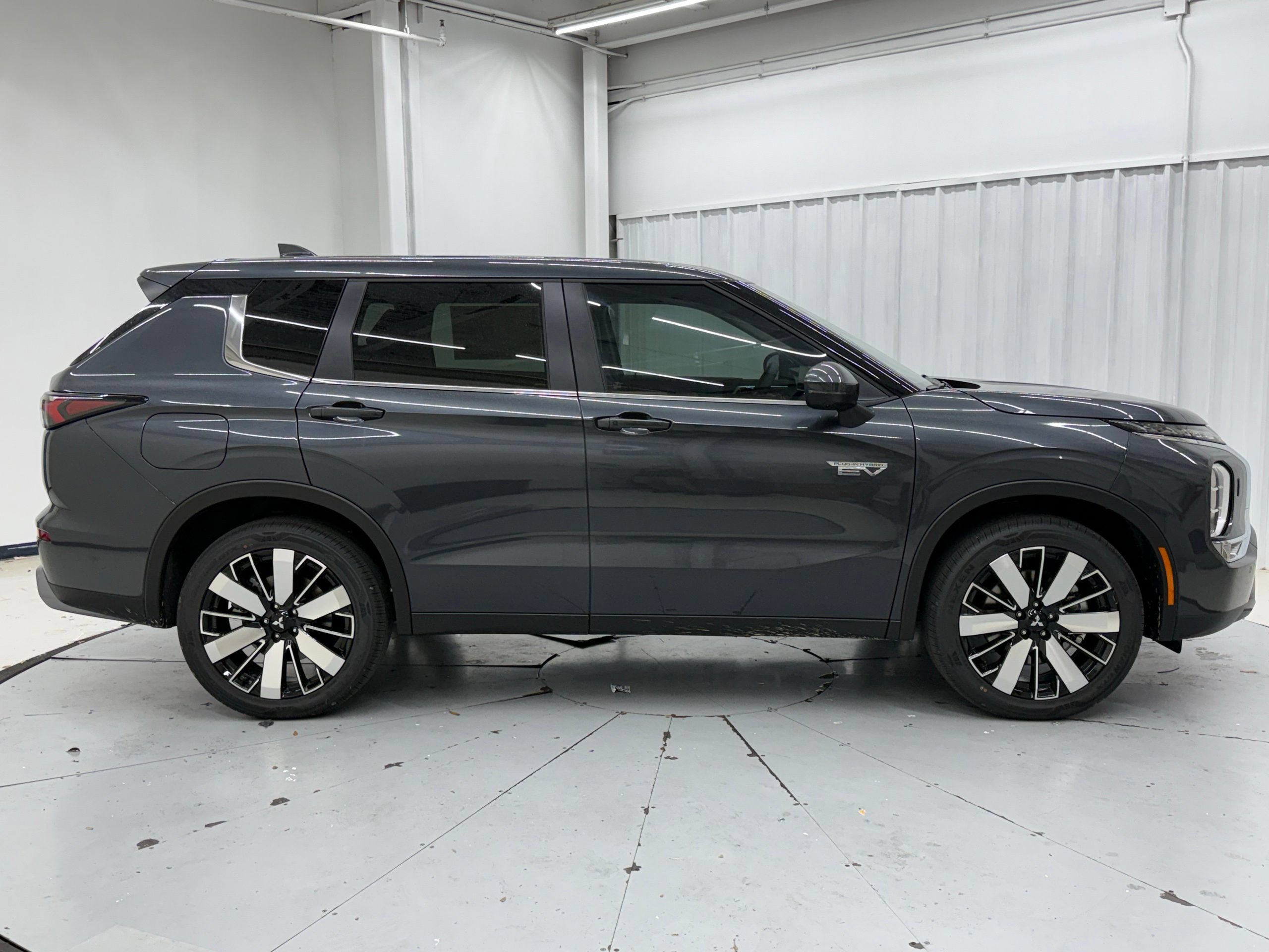 New 2026 Mitsubishi Outlander SE AWD/4WD image 2
