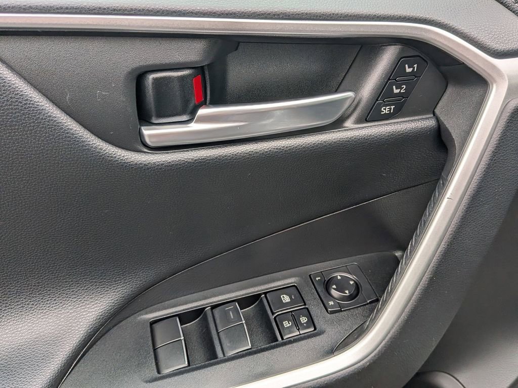Used 2021 Toyota RAV4 Limited image 24