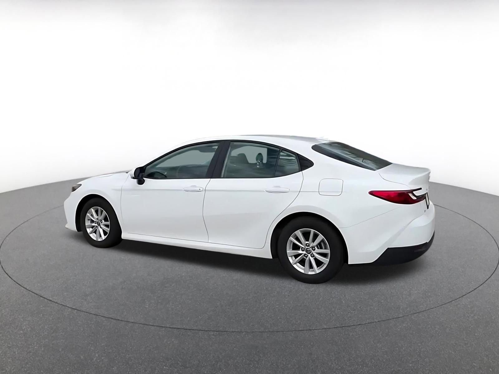 Used 2025 Toyota Camry LE image 11