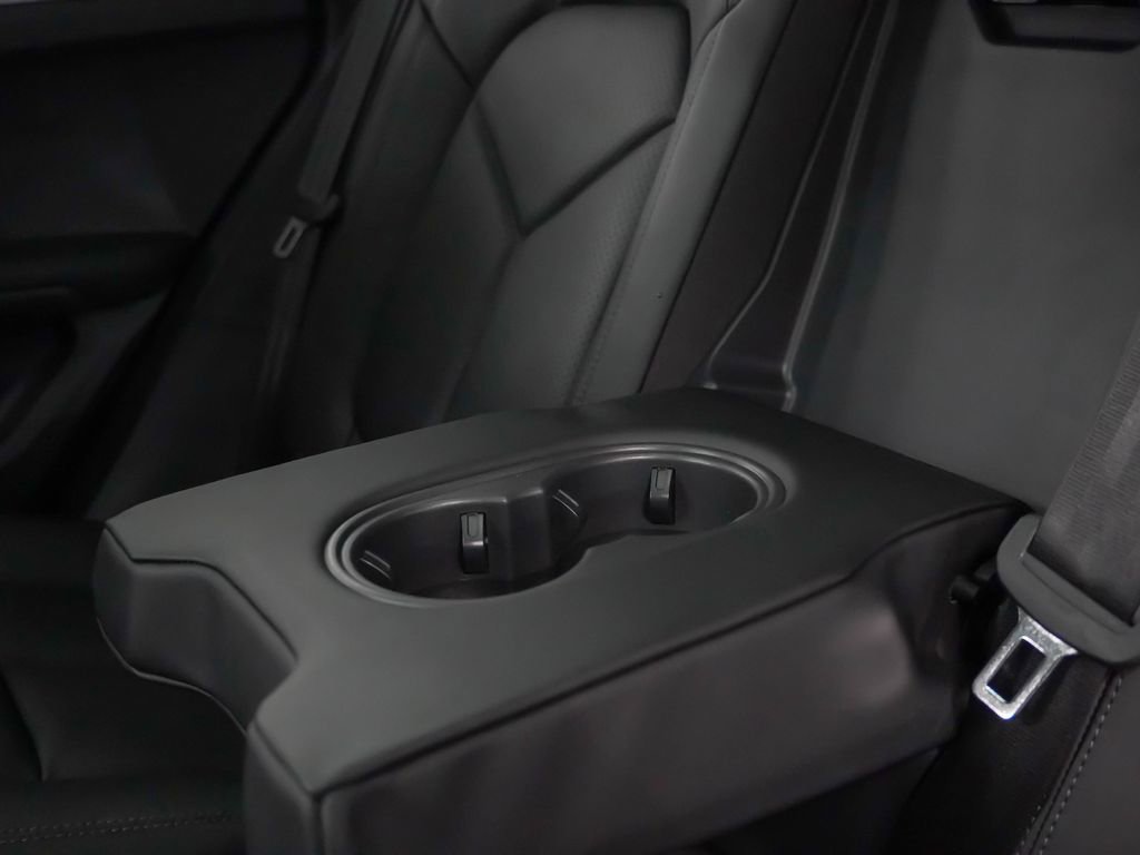 Certified 2025 Porsche Macan Turbo image 19