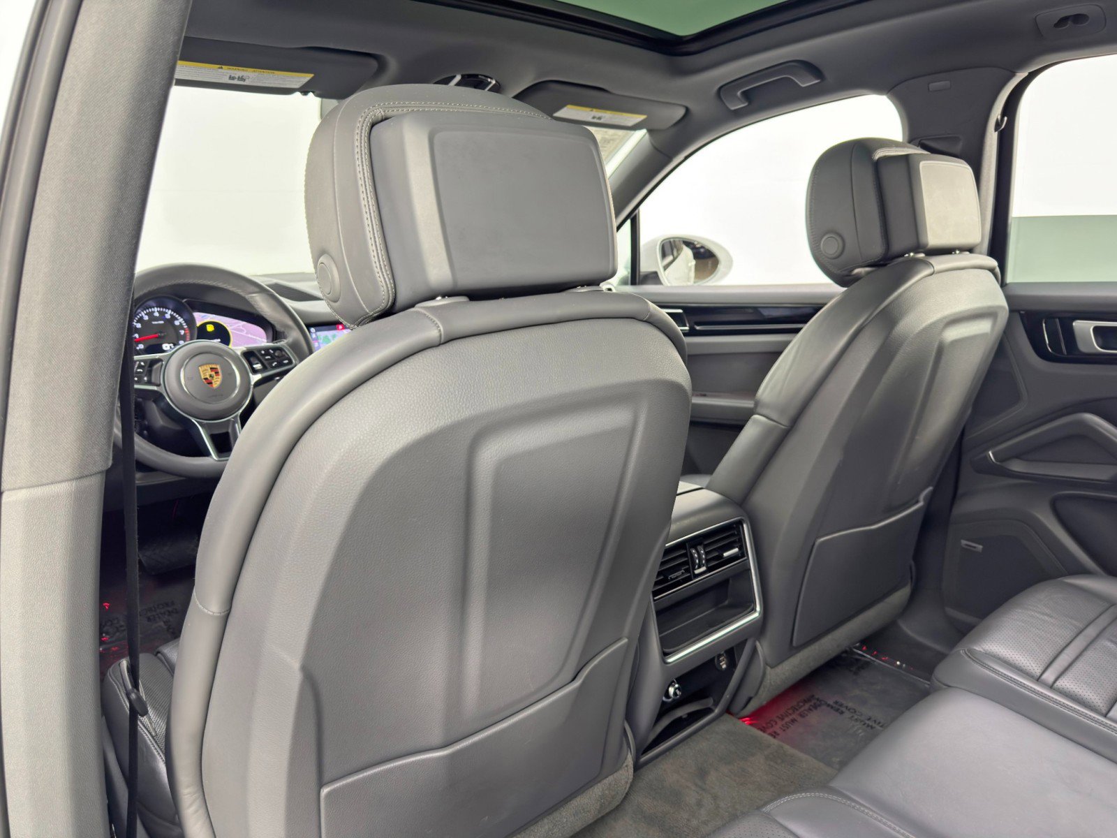 Used 2019 Porsche Cayenne image 35