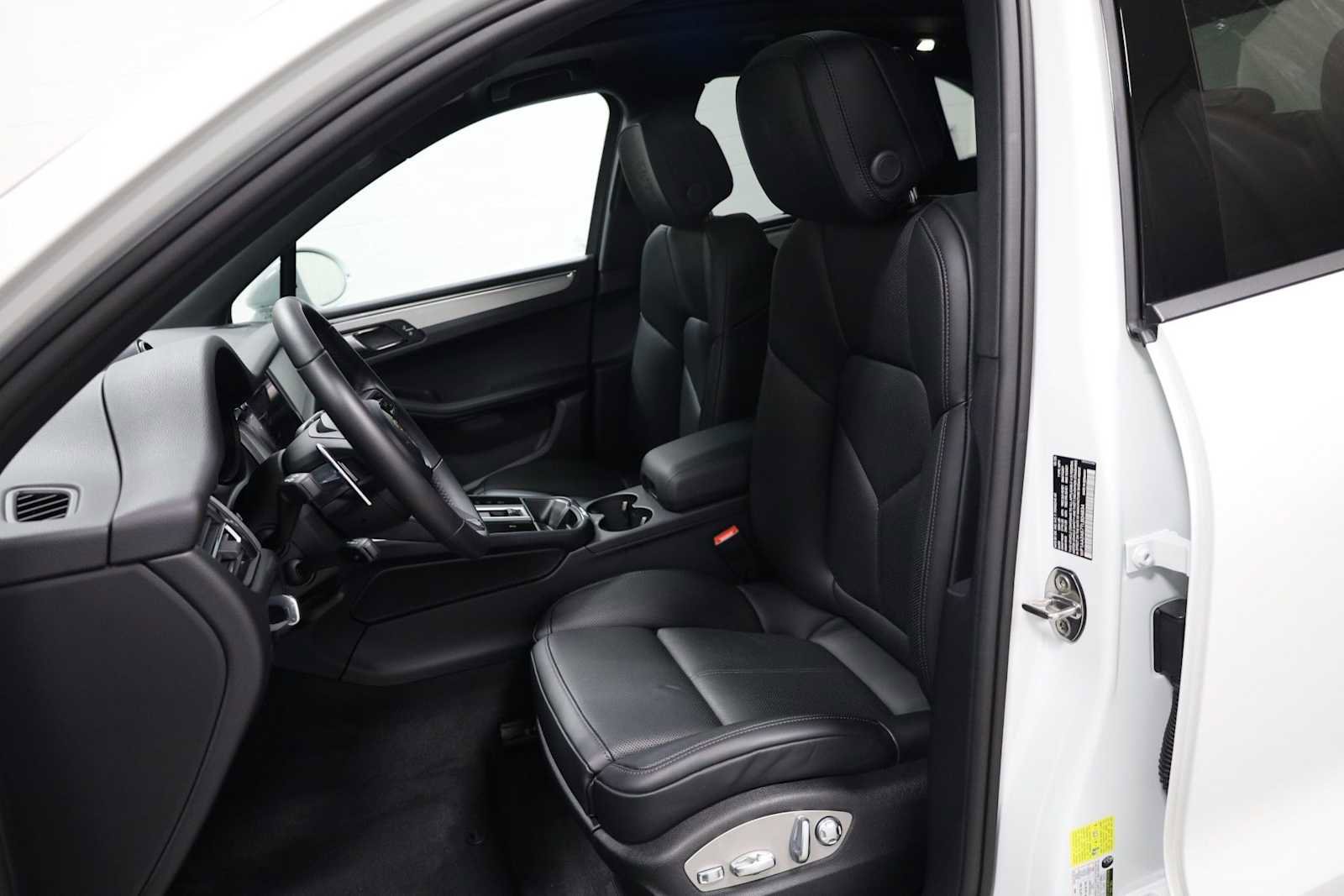 Certified 2026 Porsche Macan image 5