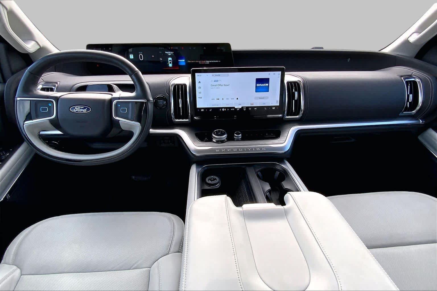 Used 2025 Ford Expedition Platinum w/ Driver's Package AWD/4WD image 16