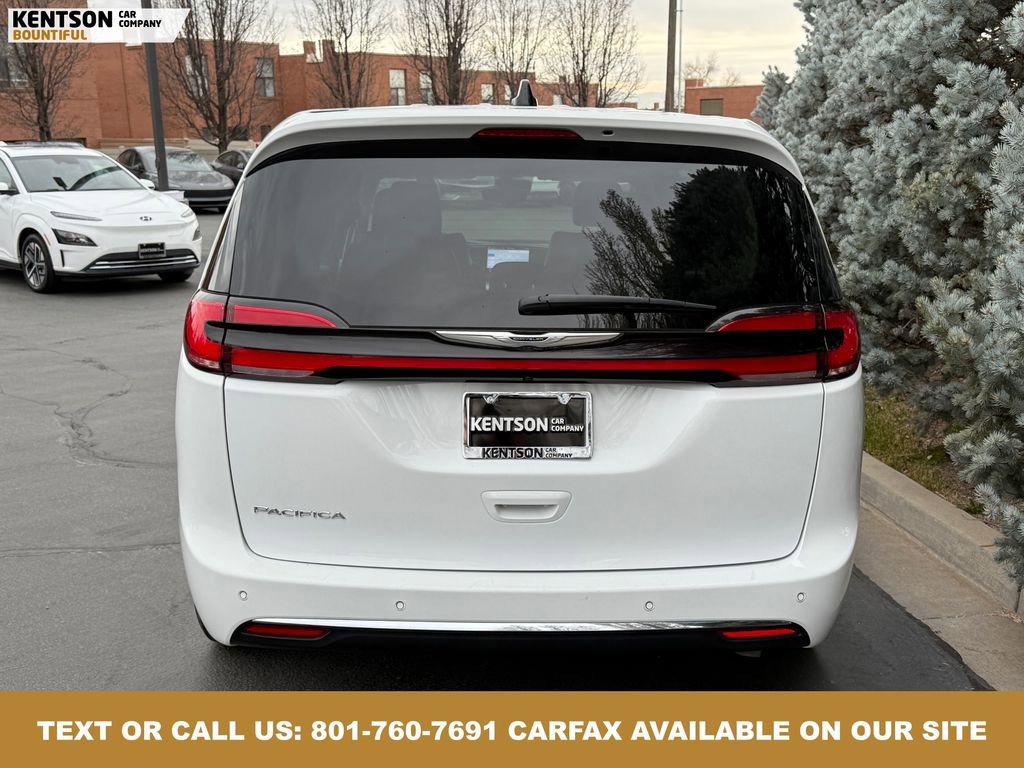 Used 2024 Chrysler Pacifica Touring-L image 7